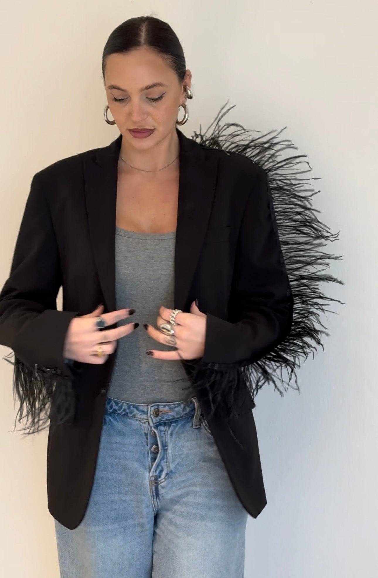 Marrone con piuma nera